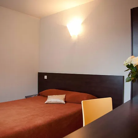 Hotel Adagio Access Marne La Vallee - Torcy 2*