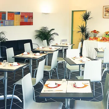 Hotel Adagio Access Marne La Vallee - Torcy 2*